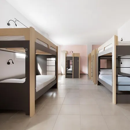 Local & Hostel Pótamosz