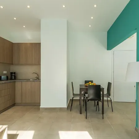 Local & Hostel Pótamosz