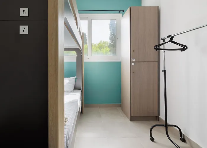 Vandrarhem Local & *