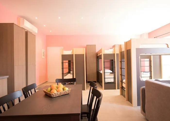 Vandrarhem Local & *