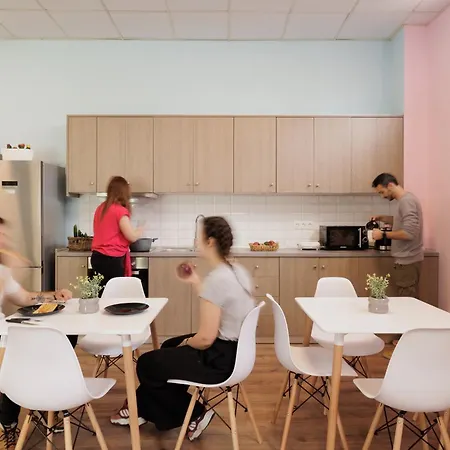 Local Hostel&suites