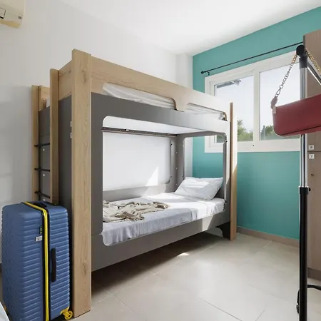 Local Hostel&suites *