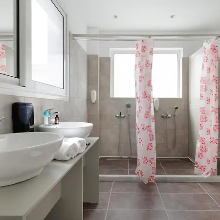 Local Hostel&suites Hostal