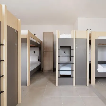Local Hostel&suites