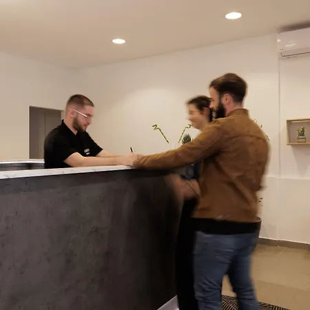 Local Hostel&suites Hostal *