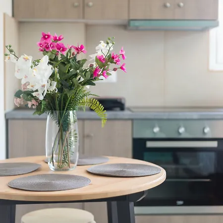 Local Hostel&suites *