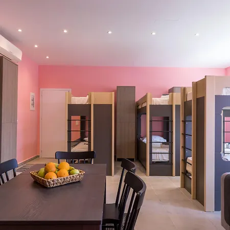 Local Hostel&suites *