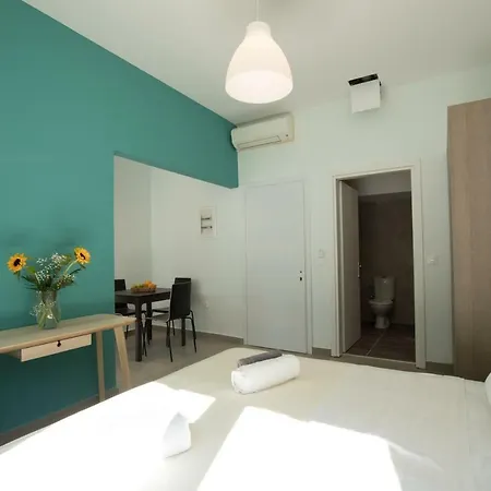 Local Hostel&suites