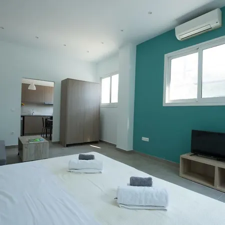 Local & Hostel Potamos (Corfu)