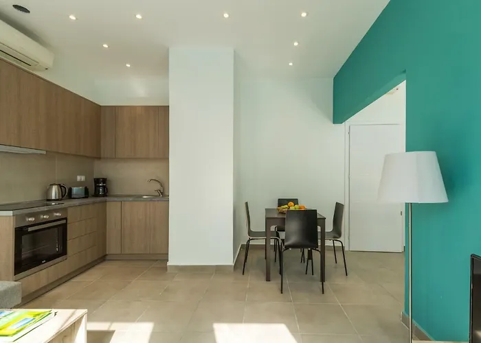 Local & Albergue Potamós