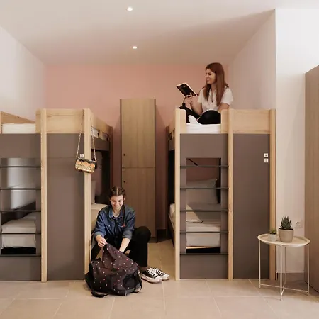 Hostel Local &