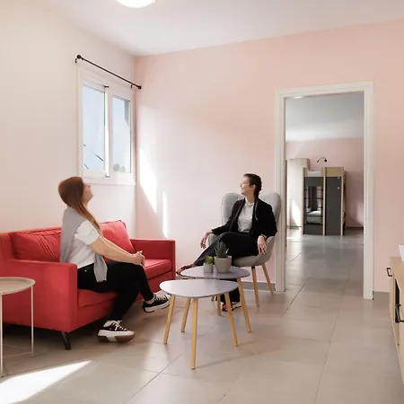 Local Hostel&suites *