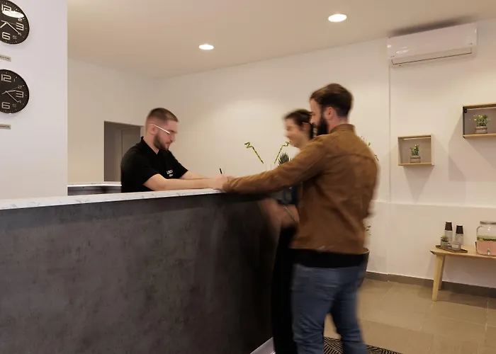 Local & بيت شباب *
