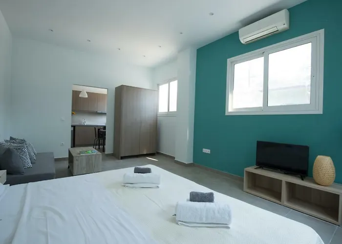 Local & Hostel Potamos (Corfu)