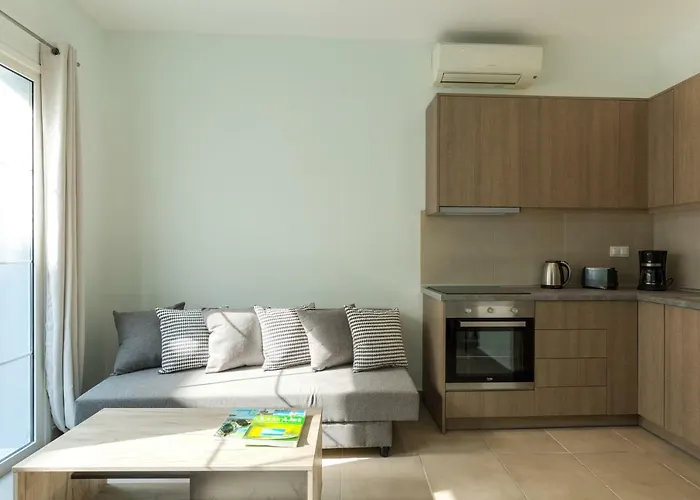 Local & بيت شباب Potamós